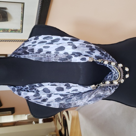 Black and Grey Leopard Necklace Scarf with Beaded Accents NWOT - Picture 2 of 12